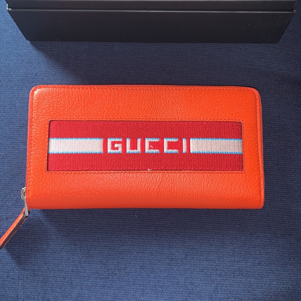 Authentic New Gucci Stripe Wallet